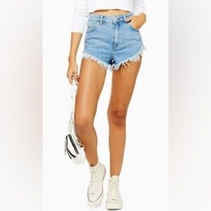 NWT Topshop Moto Kiri frayed hem denim shorts - size 6